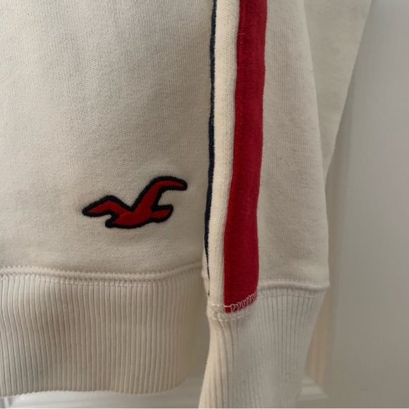 Women’s Hollister Sweater - Picture 2 of 4